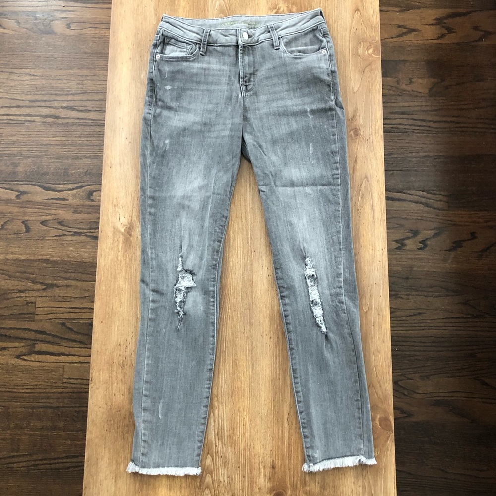 🎉HP🎉Old Navy Distressed Gray “Rockstar” Jeans
